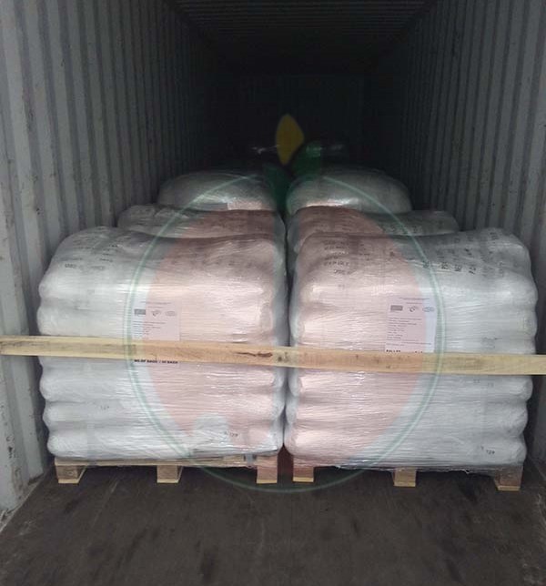 CONTAINER STUFFING WITH WOODEN BAR.