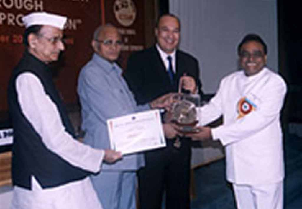 Jyot Founder Late Shri Rajnikant Patel Receiving Niryat Shiromani Award​​